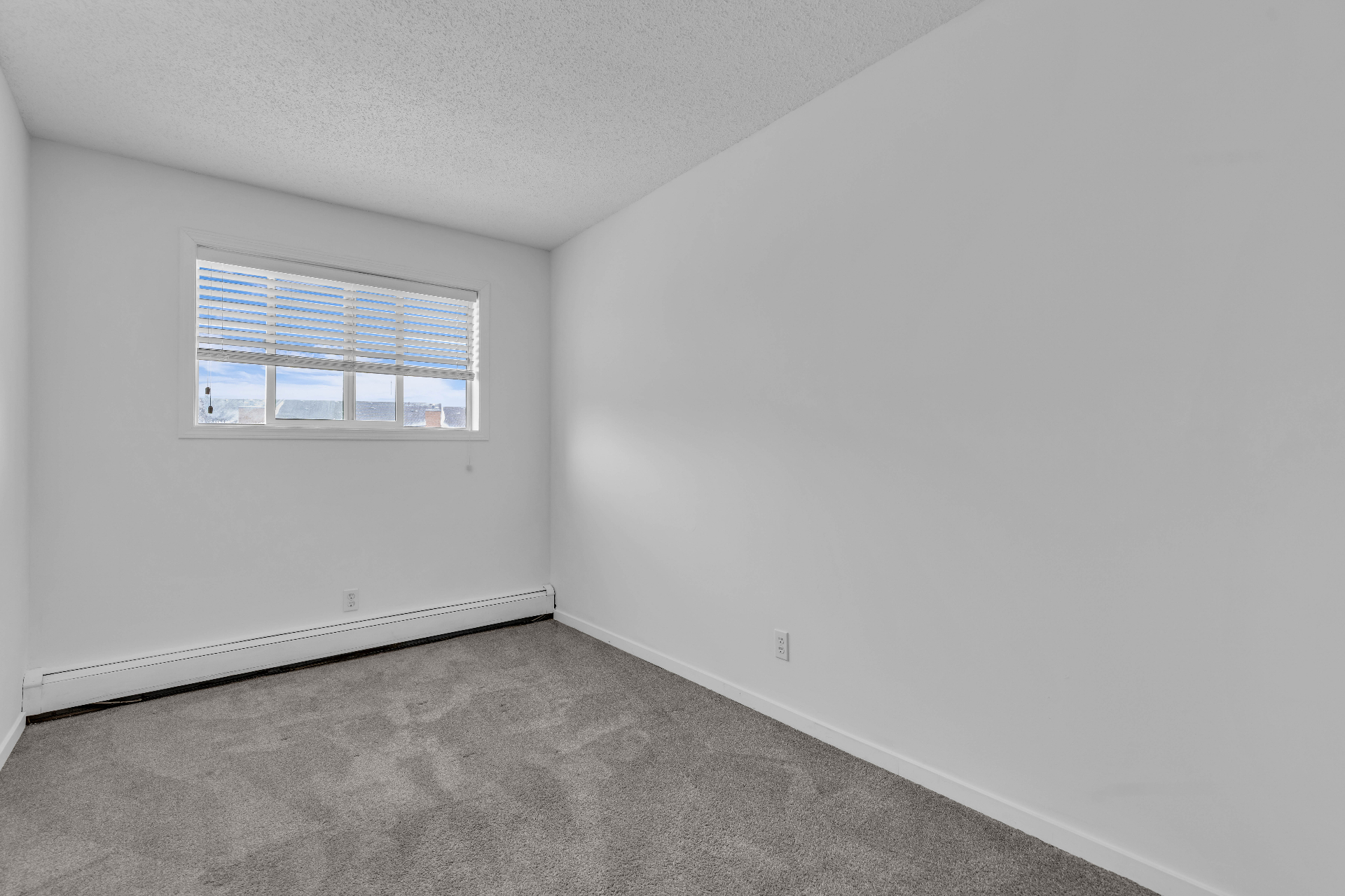 低价出售！Lakewood Civic Centre两房公寓出售·419 Tait Court # 301——林与唐地产 - 7